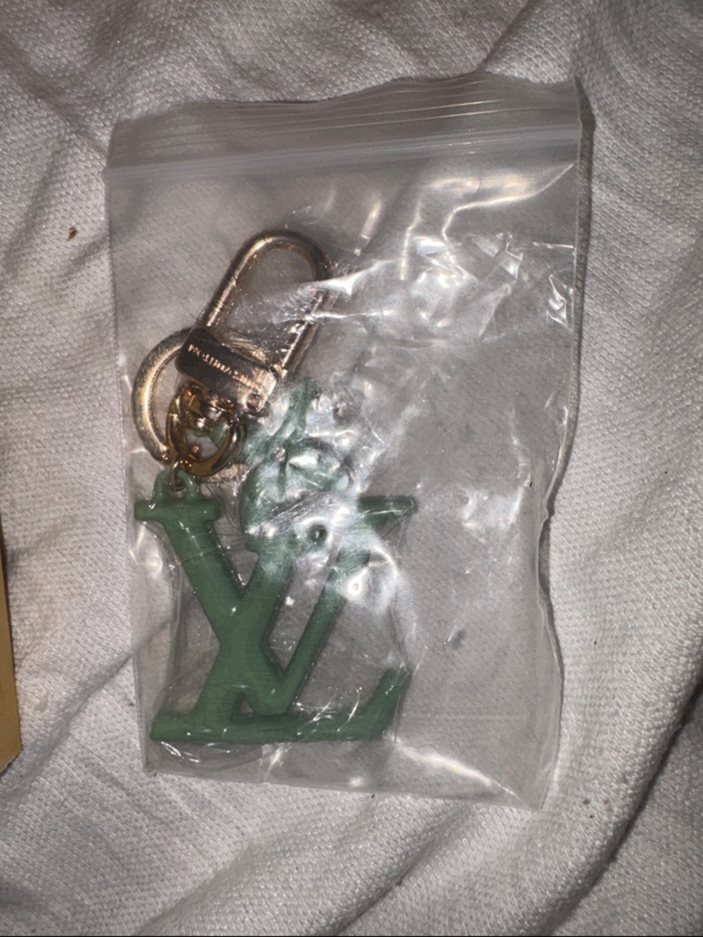 NEW AUTHENTIC FULL INCLUSION Louis Vuitton Green LV Keychain with Box and Pouch - Picture 2 of 3